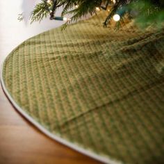 Fortuny Murillo Christmas Tree Skirt Green And Gold Christmas Tree, Gold Christmas Tree Skirt, Gold Christmas Stockings, Green And Gold Christmas, Spanish Baroque, Dove Ornaments, Traditional Wreath, Cross Wreath, Asking For Help