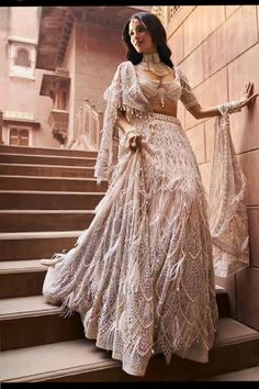 Desi Reception Outfit, Bride Sangeet Outfit, Lengha Reception, Dresses For Wedding Reception, Indian Reception Outfit, Women Lehenga, Latest Bridal Lehenga, Reception Outfit, Wedding Lehenga Designs