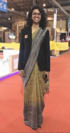 Silk and Jute saree in dull gold and silver. Love this saree and how it drapes. Jute Saree, Jute Sarees, Great Falls, Beautiful Saree, Gold And Silver, Silk, Silver