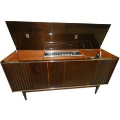 an old fashioned record player in a wooden cabinet