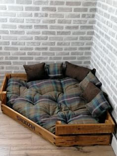 Transform your furry friend's space into a pawesome paradise with Canine Haven - where your dog's dreams come to life! Corner Dog Bed, Koti Diy, Diy Dog Bed, Furniture Couch, Outdoor Diy, House Diy, Modern Bed