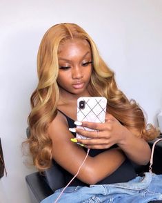 Pinterest//kareninahh 💜 Honey Blond, Blonde Wigs, Frontal Hairstyles, Brazilian Remy Hair, Hair Laid, Brown Wig, Scene Hair, Sophie Turner, Lace Hair