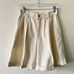 1980s vintage Esprit linen pleated shorts. Cream color. High waisted. Cuff hem and belt loops. 13" waist (26 total)  13" rise 6.5" inseam 19" length Vintage Esprit, Cream Shorts, Vintage Linen, Pleated Shorts, 1980s Vintage, Skorts, Vintage Linens, Short Outfits, Cream Color