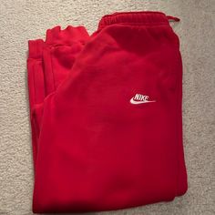 Maybe Worn A Couple Of Times. They Are Thick And Look Brand New! Nike Sweatpants Mens, Mens Running Tights, Sweatpants Nike, Red Sweatpants, Nike Set, Basketball Pants, Nike Track Pants, Nike Joggers, Knee Sleeves