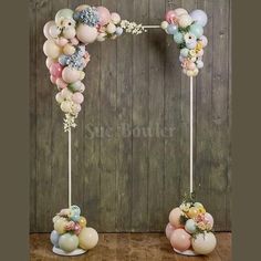 balloons and flowers are arranged in the shape of an oork for a balloon arch