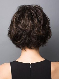 Kort Bob, Layered Bob Hairstyles, Short Wavy Hair, Short Wavy, Penteado Cabelo Curto, Curly Bob Hairstyles, Trending Hairstyles, Haircuts With Bangs