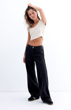 Sustainable style gets a major refresh with PacSun's Black Low Rise Girlfriend Jeans, made with sustainably sourced cotton. These jeans offer a perfect blend of fashion and conscience, featuring a trendy low-rise fit and wide-leg openings that cater to a relaxed slouchy fit. Model is wearing a size 26Model measurements: 5’7” height, 30” bust, 23” waist, 33” hipLearn more about PacSun eco items PacSun Womens Black Low Rise Girlfriend Jeans - Blue size 26 Pacsun Jeans Black, Low Waisted Black Jeans, Black Low Waisted Jeans, Low Waisted Pants, Low Rise Baggy Jeans, Low Waisted Jeans, Black Jeans Outfit, Pacsun Jeans, Xmas List