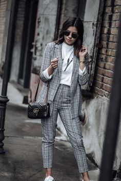 Checked Longline Blazer | Grey Check print | Checked Print Pants | Superga Platforms | Les Girls Tee | Mini GG Marmont #streetstyle2018 #womenssuit #graphictee #minimalistblogger #minimal Office Attire Women, Suits And Sneakers, Good Woman, Street Style 2018, Intimo Calvin Klein, Looks Pinterest, Houston Fashion, Fashion Blogger Style, Trending Sneakers