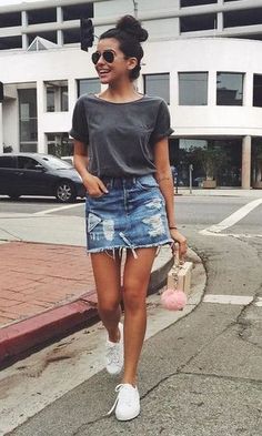 The hottest skirts for summer 2018  http://alfsixty1.com Stylish Denim Skirt, Jean Skirt Outfits, Rock Outfit, Skirt Denim, Miniskirt Outfits, Denim Skirts, Summer Fashion Trends