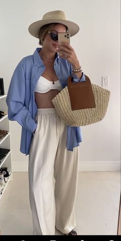 Chic Vacation Outfits Beach, Resort Cruise Wear, Beach Restaurant Outfit Summer, Lake Outfits Aesthetic, Boat Looks For Women, Chic Cover Up, Ibiza Holiday Outfits, Eastern Carribean Cruise Outfits, Outfit Ideas For Bali Vacation