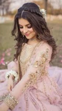 Engagement Hairstyle, Pakistani Bridal Hairstyles, Lehenga Hairstyles, Bridal Hairstyle Indian, Hairstyle Indian Wedding, Hairstyles For Gowns, Hairstyle Indian, Bridal Hairstyle Indian Wedding