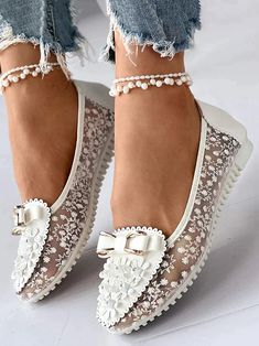 Elegant Applique Bowknot Decor Wedding Bridal Shoes Lace Split Joint B – Newgew Embroidered Loafers, Bridal Attire, Embroidery Shoes, Stylish Work Attire, Summer Sneakers, Pointed Toe Heels, Outfit Casual, White Shoes, Bridal Shoes