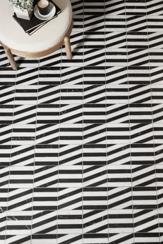 ZigZag Noir/Blanc marble tile on bedroom floor. Black And White Marble Tile, White Marble Tiles, Honed Marble, Black And White Marble, Tile Inspiration