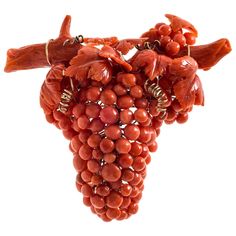 This wonderful large grape brooch was made out of corallium rubrum, meditaranean coral, in an Italian workshop between 1850-1860. The grape is made out of different size boutons, vine leaves and 14 karart golden twines, with the help of golden wires they are connected with an underlying frame. A large piece of corallium rubrum is engraved and sculpted like a vine. Victorian Pendant Necklace, Edwardian Necklace, Dog Brooch, Faceted Gems, Gold Brooch, Diamond Eyes, Antique Brooches, Coral And Gold, Coral Stone