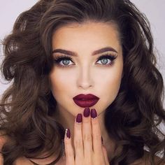 tages-make-up-am-abend-tragen-mode-ausgezeichnete-schminke-selber-schaffen-bezaubernder-look-nageldesign-mit-steinen Wedding Hairstyles And Makeup, Best Red Lipstick, Makeup Tip, Red Lip Makeup, Beauty Make-up, Makijaż Smokey Eye, Red Lipstick, Dark Brown Hair, Wedding Hair And Makeup