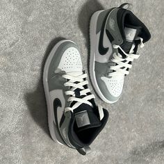 Air Jordan 1 Mid (Ps) Little Kids' Shoes Light Smoke Grey Uk 13 Us 13.5 New, Have Never Been Worn But Not In Box Air Jordan 1 Mid, Kids Nike, Jordan 1, Nike Shoes, Kids Shoes, Air Jordans, Gray Color, Shoes Sneakers, Kids Shop