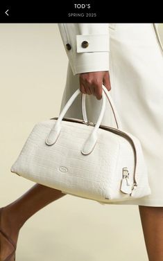 Celebrity Bags, Handbag Trends, Fashion Week Trends, Street Style Bags, Top Handbags, Gucci Fashion, Trending Handbag, Bag Trends, Soft Suede