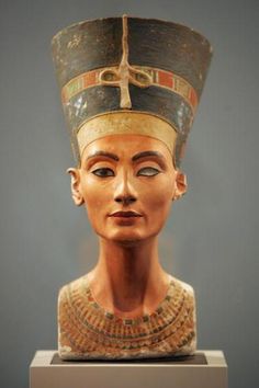 the bust of queen nefere is on display