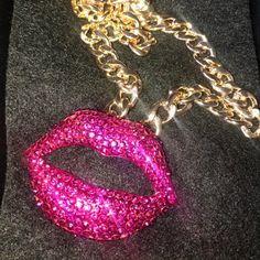 Natasha Accessories Limited Necklace. Polished Yellow Golden Chain Hardware. Integrated Hot Pink Lips With Glass Crystals. Adjustable; Lobster Clasp. Approx. 22"L. Large Bright Pink Crystal Lips Necklace On Gold Tone Link Chain. The Lips Ornament Measures 2.5" Tall X .3" Thick X 3.2" Wide. The Gold Tone Chain Is Approx 22' L Bundle For Discounts. Buy With Confidence. Fast Shipping! Lips Necklace, Mcbling Aesthetic, 2000s Accessories, Hot Pink And Gold, Mcbling Fashion, Trashy Outfits, Crystal Lips, Hot Pink Lips, Kawaii Jewelry