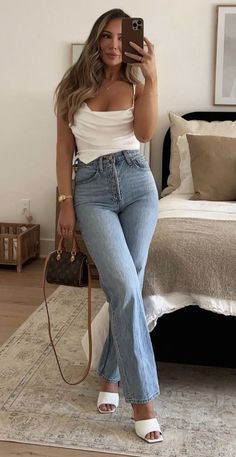 Jeans And Fancy Top Outfit, Brunch Outfit Jeans Heels, Spring Outfits Brunch, Datenight Casual Outfit, Jeans And Off Shoulder Top Outfit, Brunch Spring Outfit Ideas, Classy Casual Spring Outfits, Casual Bar Outfits Night Summer, Mom Everyday Outfits