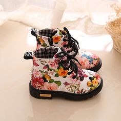 Floral Ankle Boots, Summer Shopping Outfit, Print Boots, Robes Vintage, Floral Boots, Summer Outfits For Teens, Toddler Girl Shoes, Girls Shoes Kids