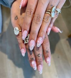 Hailey Bieber engagement rings #haileybieber #rings #accessories #engagmentrings #jewelry #luxury #love #nails Hailey Baldwin Nails, Press On Nails Design, Cherry Blossom Nails, Celebrity Nails, Medium Almond, Nails Cute, Minimalist Nails, Cute Flower, Funky Nails