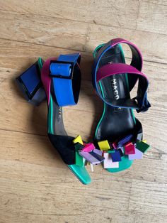 Well damn! These are some of the best shoes I've seen in ages. Trust me- if these sandals were my size I would never let them go. The most fun rainbow palette, butter soft leather and super fun plastic 'confetti' detail at the front. Easy block heel height too. By amazing shoe designer Kat Maconie, RRP £200+ Fantastic condition bar a few minor marks on 2 pieces of confetti.  Size UK 6  Tip toe to back of heel 10' Across widest part of sole 3.1/4 Heel height 2' Please remember all our items are v Multicolor Open Toe Modern Heels, Modern Multicolor Open Toe Sandals, Modern Multicolor Open Toe Heels, Bold Party Sandals With Heel Strap, Modern Multicolor High Heel Sandals, Bold Evening Sandals For Spring, Bold Block Heel Sandals For Party, Modern Multicolor High Heels, Multicolor Open Toe Heels With Contrasting Heel Counter