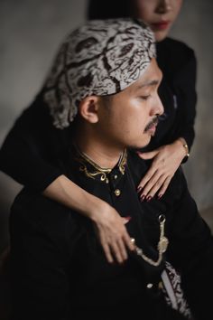 Javanese Prewedding, Prewed Jawa, Wedding Jawa, Prewedding Adat, Prewedding Studio, Pose Prewedding, Javanese Wedding, Pre Wedding Photoshoot Props, Adat Jawa