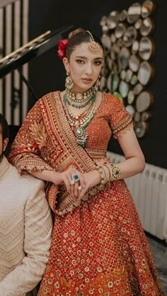 Green Pakistani Bridal Dress, Lehenga Styling, Marriage Lehenga, Golden Bridal Lehenga, Heavy Bridal Lehenga, Lehenga Look, Indian Night, Wedding Lehngas, Red Saree Wedding