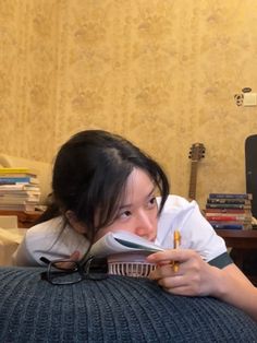 ulzzang girl korean Instagram aesthetic selca selfie china Weibo Chinese Petty Girl, Sibling Pictures, Girl Thinking, Korean Aesthetic, Christian Quotes Inspirational, Girl Icons, Student Art, Ulzzang Girl