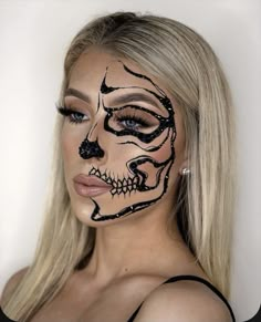 Cool Makeup Looks For Halloween, Beauty Halloween Makeup, Hallowen Meka Up, Holloween Makeup Glam, Angle Makeup Halloween, Autumn Makeup Art, Halloween Face Makeup For Women, Make Up Halloween Aesthetic, Police Makeup