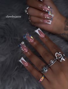 One Finger Bling Nails, Creative Long Nails, Duck Nails Acrylic Design, Red And Gold Birthday Nails, Medium Bling Nails, 15th Birthday Nails, Short Nails Baddie, Mail Inspo 2023, Sqaure Nails