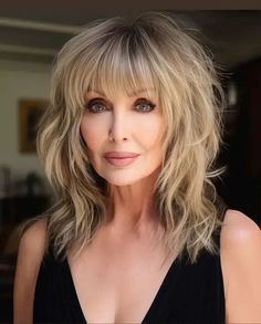 Trendy Bangs Hairstyles for 2024: Find Your Perfect Look! Flattering Haircuts, Modern Shag Haircut, Medium Shag Haircuts, Old Hairstyles, Haircuts For Medium Hair, Long Hair With Bangs, Long Wavy Hair