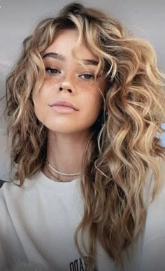 Curly Hair Trends, Hair Inspiration Color, Hair Inspo Color, Long Curly Hair, Long Curly, Perm, Balayage Hair