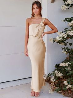 Women's New One Shoulder Luxury Banquet Fishtail Evening Dress Acetate Satin Sleeveless Dress Satin Bridesmaid Dress, One Shoulder Bridesmaid Dresses, One Shoulder Bridesmaid, High Street Fashion, Sleeveless Bodycon Dress, Satin Bridesmaid Dresses, Dress Evening, High Fashion Street Style, Womens Midi Dresses