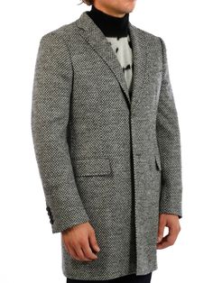 Gray wool coat, single-breasted model with two-button closure. Side pockets with flap. The model is 1.85 cm tall and wears size 48 Size nationality: IT  Product number: 38550691  Product code: 01C04017078U900  Composition: 100% wool Gray Wool Single-breasted Outerwear, Classic Long Wool Coat For Business Casual, Elegant Gray Wool Coat With Pockets, Gray Single-breasted Wool Coat With Lapel Collar, Formal Single-breasted Wool Tweed Jacket, Elegant Single Breasted Tweed Jacket For Winter, Elegant Single-breasted Tweed Jacket For Winter, Classic Winter Wool Coat With Hidden Button Closure, Business Wool Long Coat With Pockets