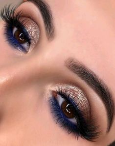 Shimmery Makeup, Blue Makeup Looks, Eyeshadow Ideas, Pretty Eye Makeup, Beautiful Eye Makeup, Eye Makeup Designs, Makijaż Smokey Eye