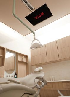 Dentist Cabinet Design, Sterilization Room Dental, Dental Cabinets, Dental Sterilization Area, Dental Office Sterilization Room, Digital Dental Laboratory Design, Making Change, Marble Desk