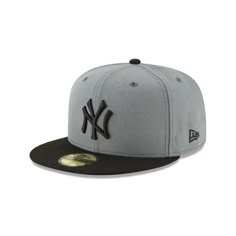 Sport meets fashion. The New York Yankees Basic 59FIFTY Fitted Cap features an embroidered Yankees logo at the front panels with the MLB Batterman logo at the rear and a gray undervisor. Chicago Cubs World Series, New York Yankee Hat, Black New York, Yankees Hat, Sports Meet, Yankees Logo, Sports Clothes, New Era Cap, New Era 59fifty