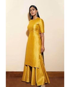 Sharara Designs, Sharara Suit, Salwar Kamiz, Indian Dresses Traditional, Traditional Indian Outfits, Indian Gowns Dresses, Kurti Designs Party Wear, Designer Party Wear Dresses, Designer Dresses Casual