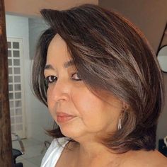 Hairstyles Over 50 Women New Looks, Haircuts For Middle Aged Women, Hair Dues, Haircuts Women, Bag Tutorials, Square Face Hairstyles, Medium Layered