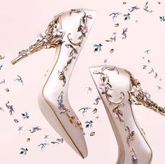 Beautiful elegant pair of heels by Ralph & Russo! . . . . . #chic #designer #dress #dressup #elegant #fashion #fashionable #fashionista #fashionblog #fashionblogger #fashioninspiration #fashionstyle #fashiongram #fashiondiaries #fashiondesigner #inspiration #instafashion #instastyle #lifestyle #ootd #pretty #prettydress #readytowear #style #stylish #styleinspiration #styleblogger #trendy #vogue #ralphrusso Bohemian Style Gown, Types Of Gowns, Bridal Skirts, Ralph Russo, Stylish Heels, Ralph And Russo, Fancy Shoes, Shoe Inspiration, Prom Shoes