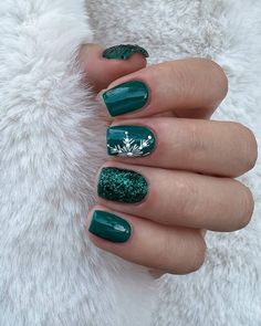 Dark Green Nails, Nail Designs Pictures, Green Nail Designs, Green Nail, Snowflake Nails, Christmas Nails Acrylic, Winter Nail Designs, Winter Nail, Xmas Nails