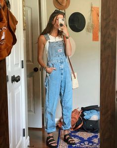 Granola Fashion Outfits, 90s Granola Fashion, Pnw Summer Outfits, Overalls Summer Outfit, Summer Granola Girl Outfits, Outfit Ideas Granola, Homesteading Outfits, Maine Style Outfits, Pnw Style Woman