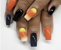 Simple Halloween Toe Nails, Halloween Nail Art Designs Easy, Simple Halloween Nail Ideas, Simple Witchy Nails, Black And Orange Nail Designs, Fall Beach Nails, Witchy Nail Designs, Painted Nail Designs, Seahawks Nails