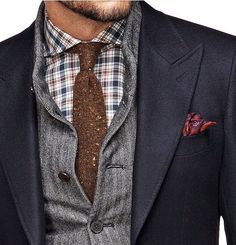 Men's Style: Layering! Gentleman Mode, A Man In A Suit, Man In A Suit, Cooler Style, Look Formal, Mens Fashion Blog, Mens Fashion Fall, Sharp Dressed Man, Mens Fall