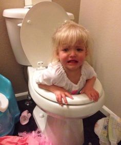 Funny Baby Pictures, Funny Pictures For Kids, Bad Parents, Ladybird Books, Parenting Memes, Potty Training, Funny Baby, Funny Babies