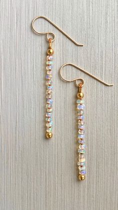 Silk Earrings Handmade, Diy Dainty Earrings, Beads Earrings Handmade, Dainty Beaded Earrings, Diy Earring Inspiration, Cute Diy Earrings Ideas, Handmade Beaded Earrings Ideas, Glass Bead Jewelry Ideas, Easy Beaded Earrings Diy