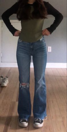 Brandy Melville Flare Jeans, Flares And Converse, Downtown Jeans Outfit, Where To Get Flared Jeans, 2000 Clothing Style, Flared Jeans With Converse, Basic Outfits Y2k, Bell Swan Outfit, Twigliht Aesthetic Outfits