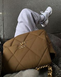 Chanel 19 Bag Outfit, Designer Handbags Aesthetic, Handbags Aesthetic, Marie Von Behrens, Chanel 19 Bag, Japanese Handbag, New Balances, Zapatillas New Balance, Chanel 19